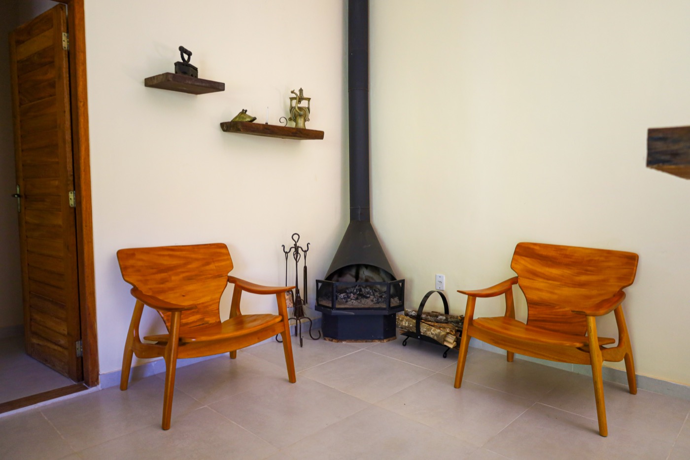 Lareira e sala de estar